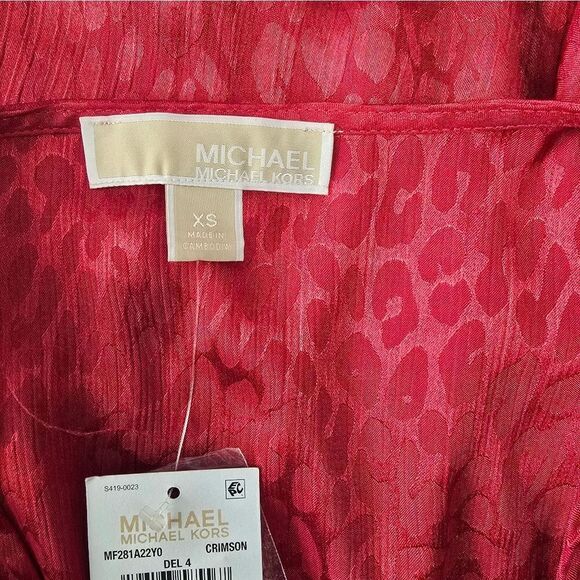 Elegant Red Midi Dress - Picture 4 of 8